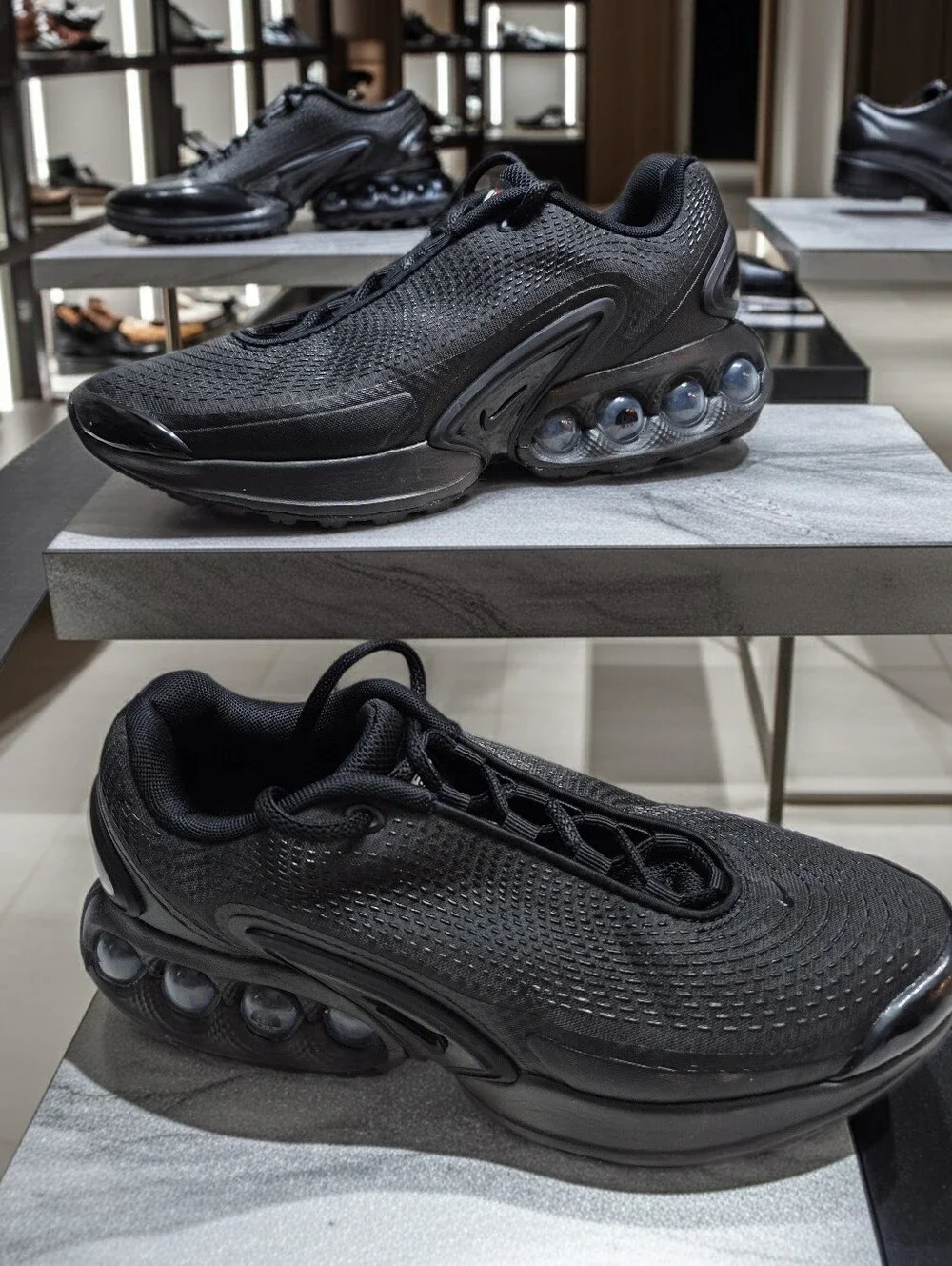 Nike Air Max DN Men's Sz 7 Eur 40 Sneakers $170